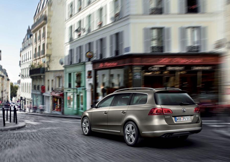  Volkswagen Passat Variant 2010 года  (фото 22 из 31)